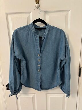 RW&CO. Light Blue Denim Button-Front Shirt